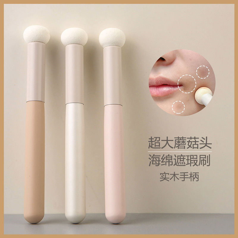 Mushroom head concealer brush for dark circles, tear troughs, even nasolabial folds, no marks, round head, sponge head, small steamed bun makeup brush