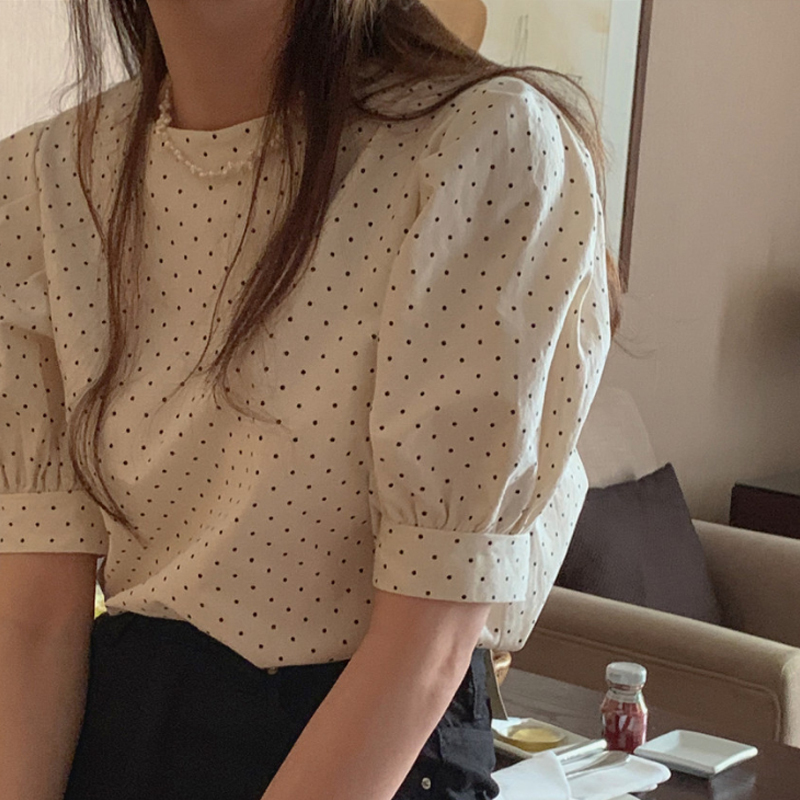 Niche puff sleeve round neck shirt for women summer 2024 new chic and gentle temperament short-sleeved French polka dot top