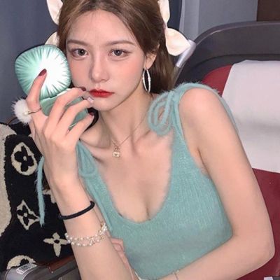 Knock on the Taiwanese girl's knitted vest suspender women's 2024 new design niche inner layering