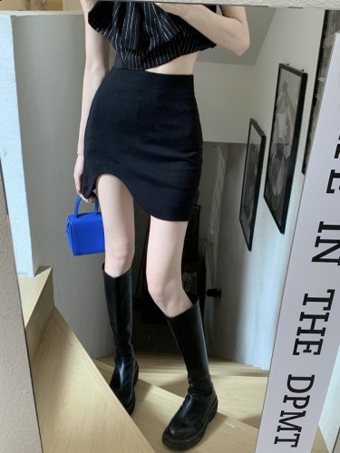 Real shot of slit, irregular arc design, hip-covering trouser skirt, high waist, versatile little black skirt, short skirt for women