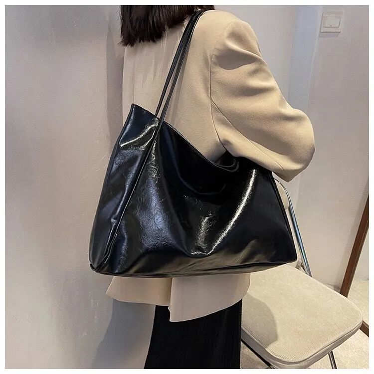Fashionable autumn and winter large-capacity bag, high quality, versatile commuting shoulder armpit bag, storage bag, tote bag