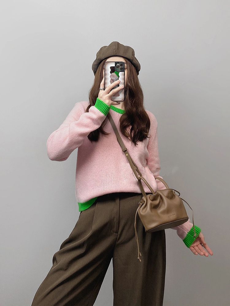 High-end and super good-looking contrasting color round neck pullover sweater for women in autumn and winter, lazy style, loose short long-sleeved knitted top