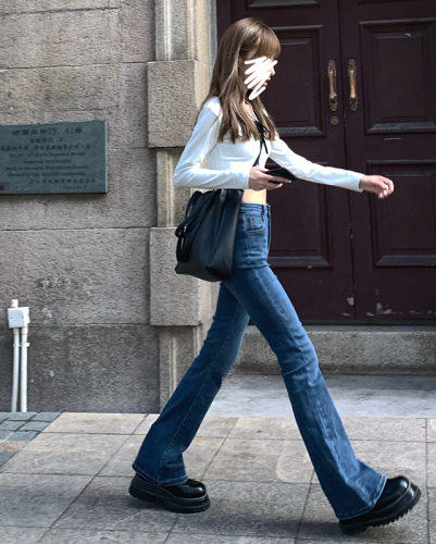 Actual shot of slim-fitting and versatile denim trousers for women, stretch slimming slightly flared trousers