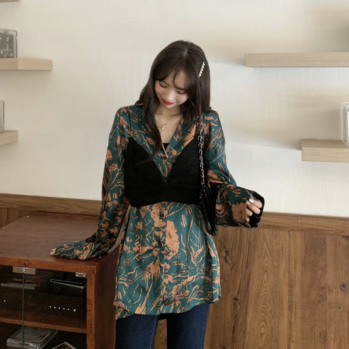 Actual shot of new printed V-neck satin shirt for women, trendy + Korean version of pit striped camisole suit
