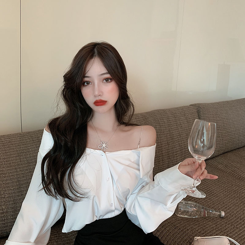 實拍！襯衫女鎖骨心機顯瘦露肩吊帶一字肩上衣甜美超仙2434
