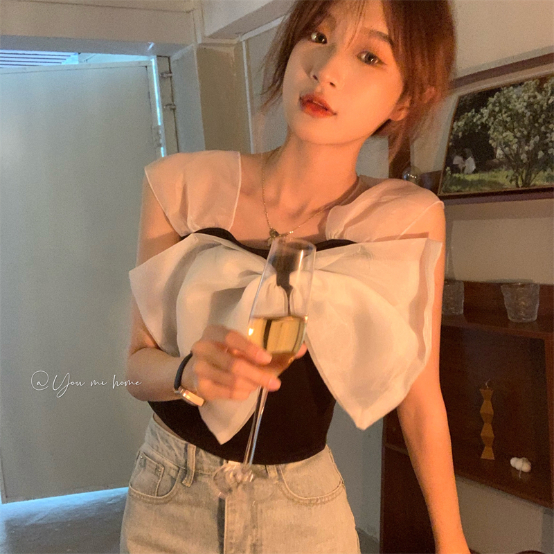 Real shot of sweet organza spliced ​​sleeveless top with big bow
