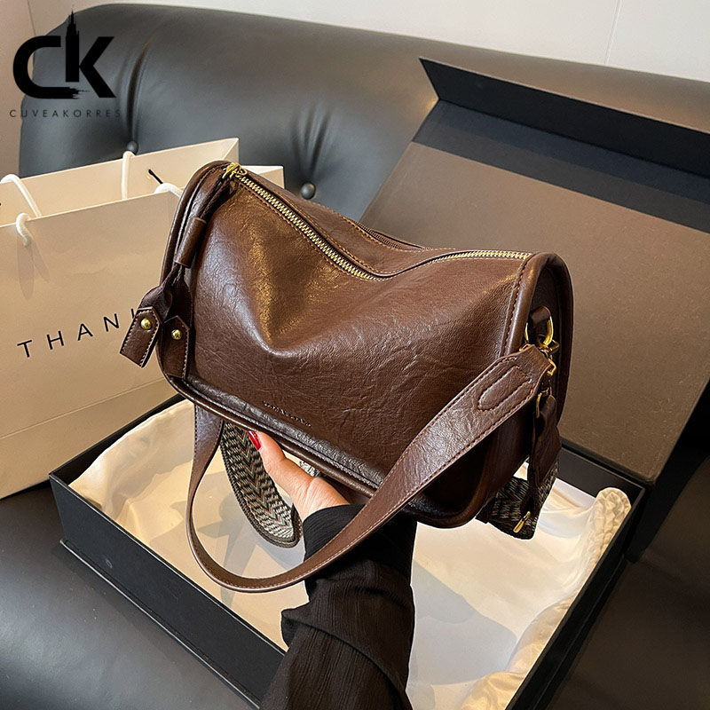 Large-capacity bag for women autumn versatile 2023 new fashion single shoulder crossbody bag retro texture portable pillow bag