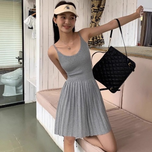 Knitted suspender dress for small women in summer new style waist slimming slim pleated skirt