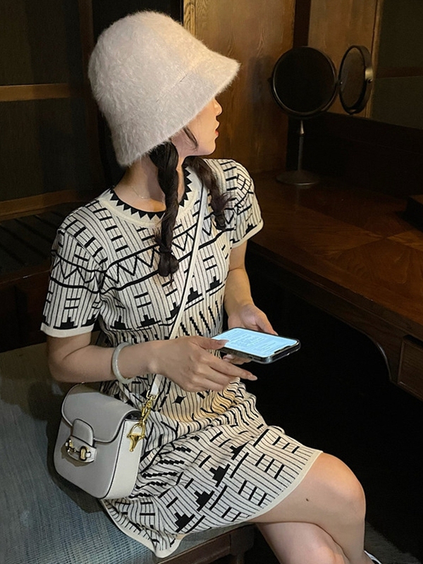 撤櫃女裝春款法式復古短袖連衣裙收腰顯瘦小個子設計感小眾短裙子