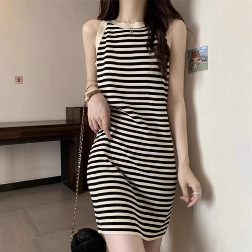 2024 new summer style slimming knitted vest dress short skirt striped halter neck suspender skirt inner wear