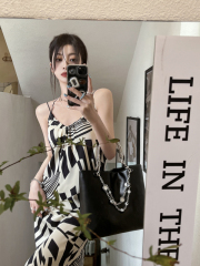 Real shot of French-style suspender dress, Korean style unique design printed niche holiday skirt
