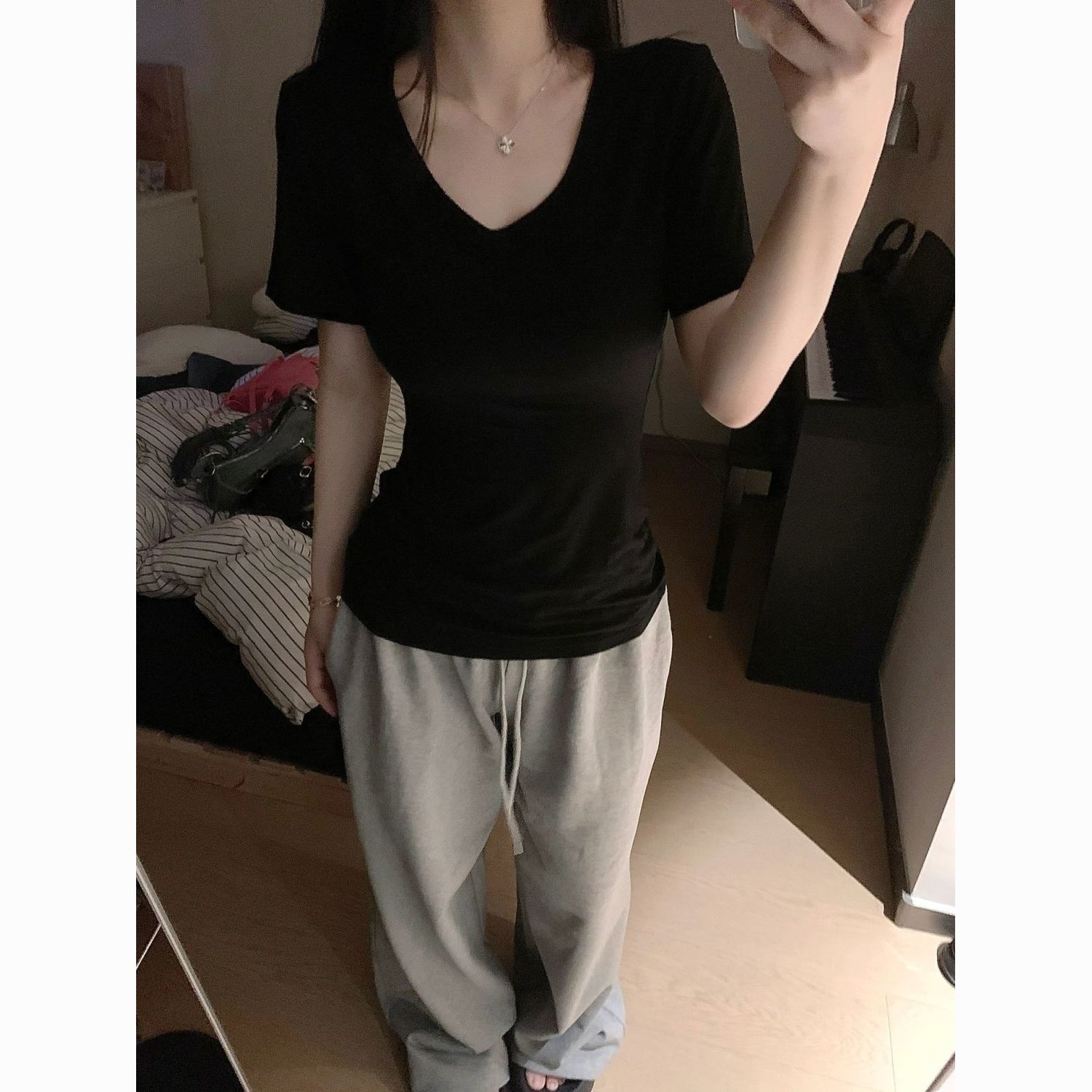Pure cotton black v-neck right shoulder short-sleeved T-shirt for women summer new basic style versatile slim slim hot girl top trend
