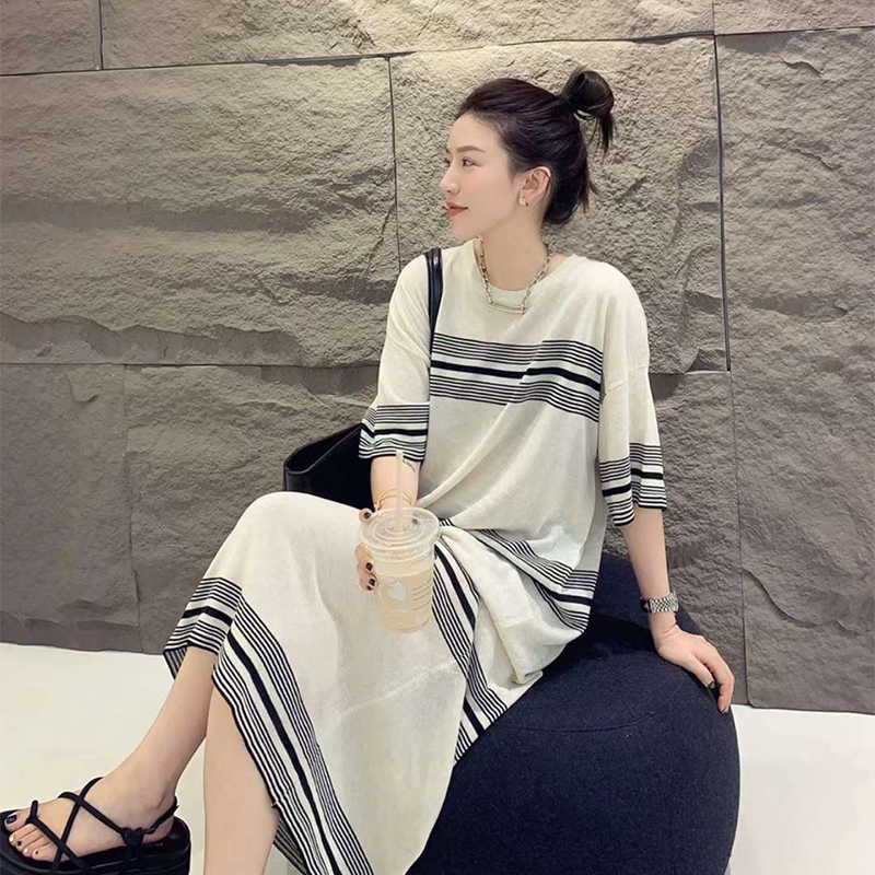 2024新款夏季遮肉過膝長裙連衣裙女條紋薄款針織冰絲T恤長款裙子