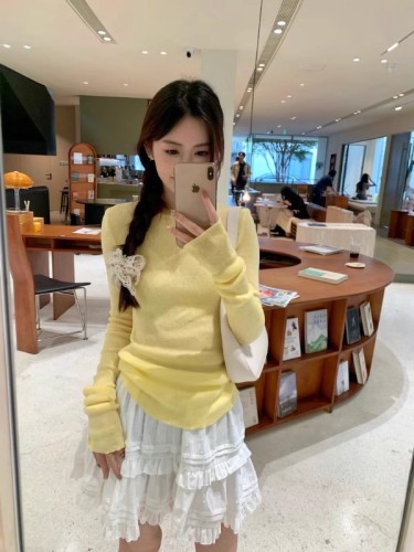 Creamy yellow knitted sweater for women spring new slim fit bottoming sweater thin round neck long sleeve spring and autumn top