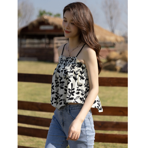 Real shot of floral first love small suspender top sleeveless vest for women to wear outside, chic and sweet for hot girls to wear inside