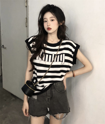 Real shot of sweet and spicy pure desire knitted short striped versatile T-shirt hot girl round neck chic printed tops for women trendy