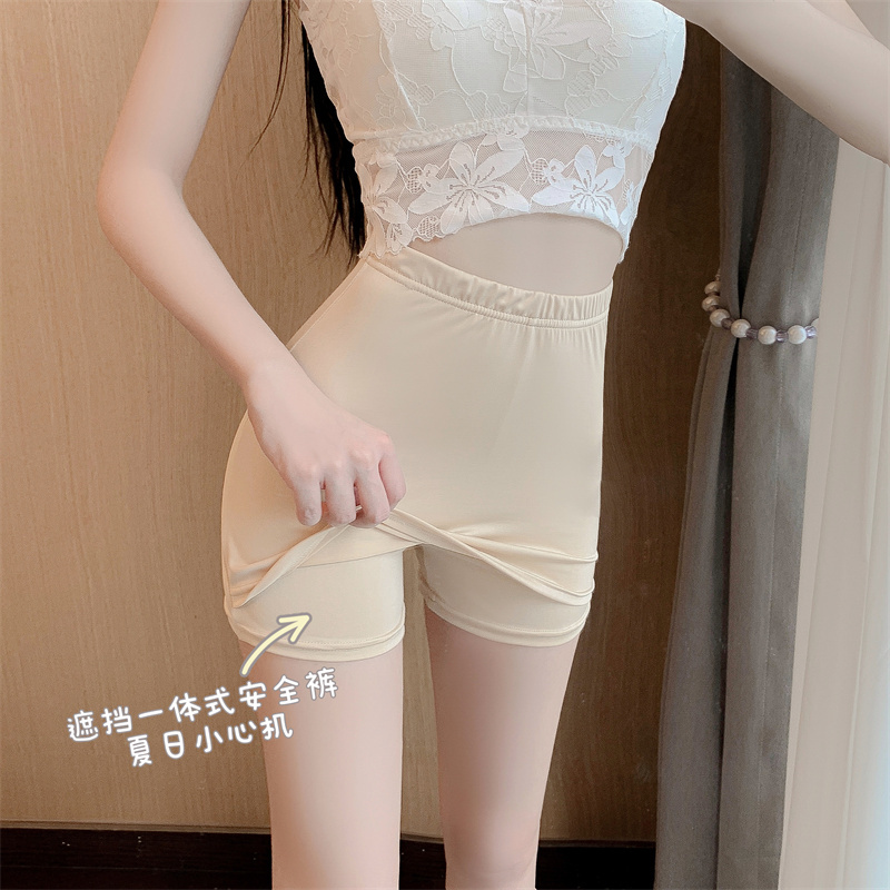 Actual shot of double-layered all-in-one safety pants with widened coverage and anti-exposure ice silk comfortable shorts and leggings