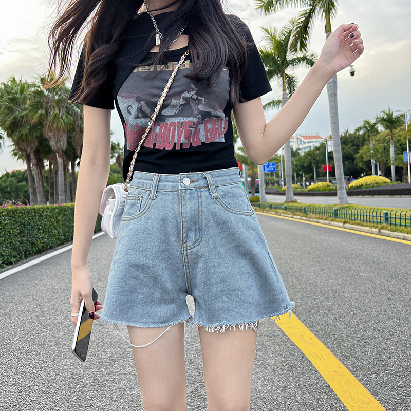 Real shot of retro distressed raw edge denim shorts 2022 women's summer high-waist slimming A-line loose shorts trend