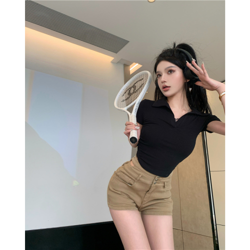 Real shot of polo collar, right shoulder, navel-baring short-sleeved T-shirt for women, summer high-waisted versatile denim shorts with hollow design