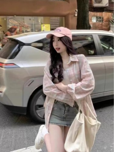 Niche unique and chic super good-looking pink plaid shirt for women loose layered French casual shirt long-sleeved top