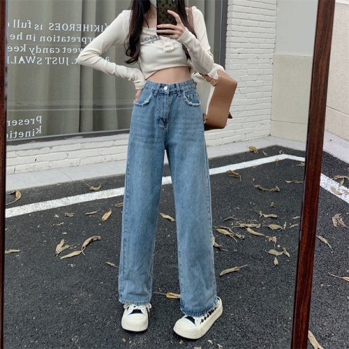 Real shot of retro jeans for women in autumn, high-waisted slim straight wide-leg pants, loose drapey floor-length pants