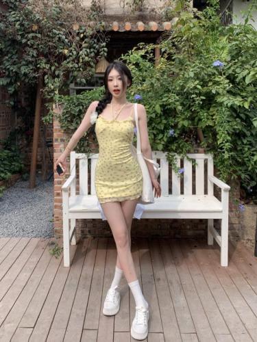 Fungus-edged floral lace-up suspender dress for women summer tea break French holiday tight-fitting waist-hugging short skirt