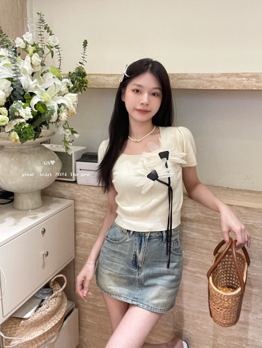 Three-dimensional flower design niche unique chic top square collar short short-sleeved T-shirt women 2024 summer new style