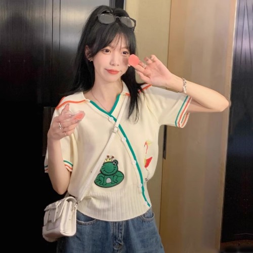 Designed oblique cardigan knitted short-sleeved T-shirt for female summer students with contrasting color cartoon embroidery niche chic short top