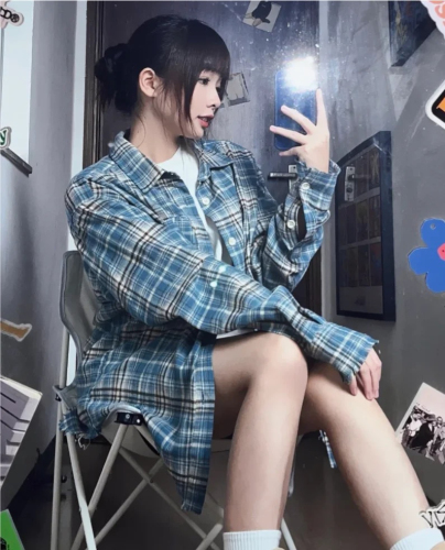 Light luxury and high-end blue plaid shirt jacket for women 2024 new loose casual flesh-covering mid-length shirt