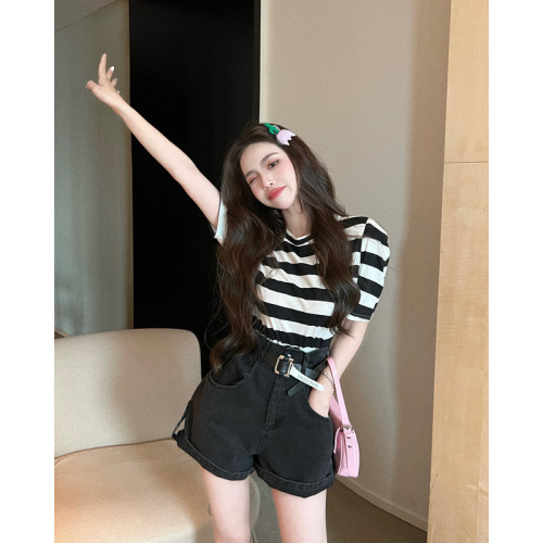 Real shot!  Cool high-waisted loose wide-leg denim shorts for women with belt