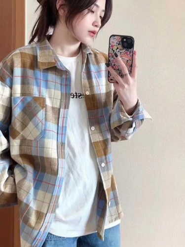 Japanese retro khaki plaid shirt for women to wear outside 2024 new Hong Kong style chic loose casual couple shirt