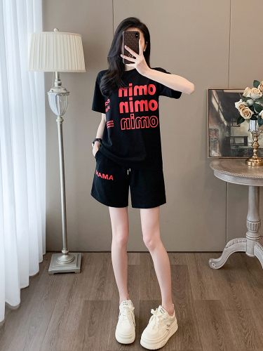 Casual sports suit for women summer 2024 new color matching age-reducing black short-sleeved T-shirt shorts two-piece trendy set