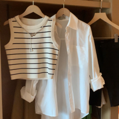 Real shot of hot girl ice silk knitted short striped vest for women in summer with chain design and sleeveless top for outer wear