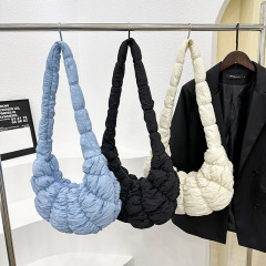 Korean version of croissant bag, large cloud bag, new crossbody bag, spring style, versatile pleated shoulder bag for women