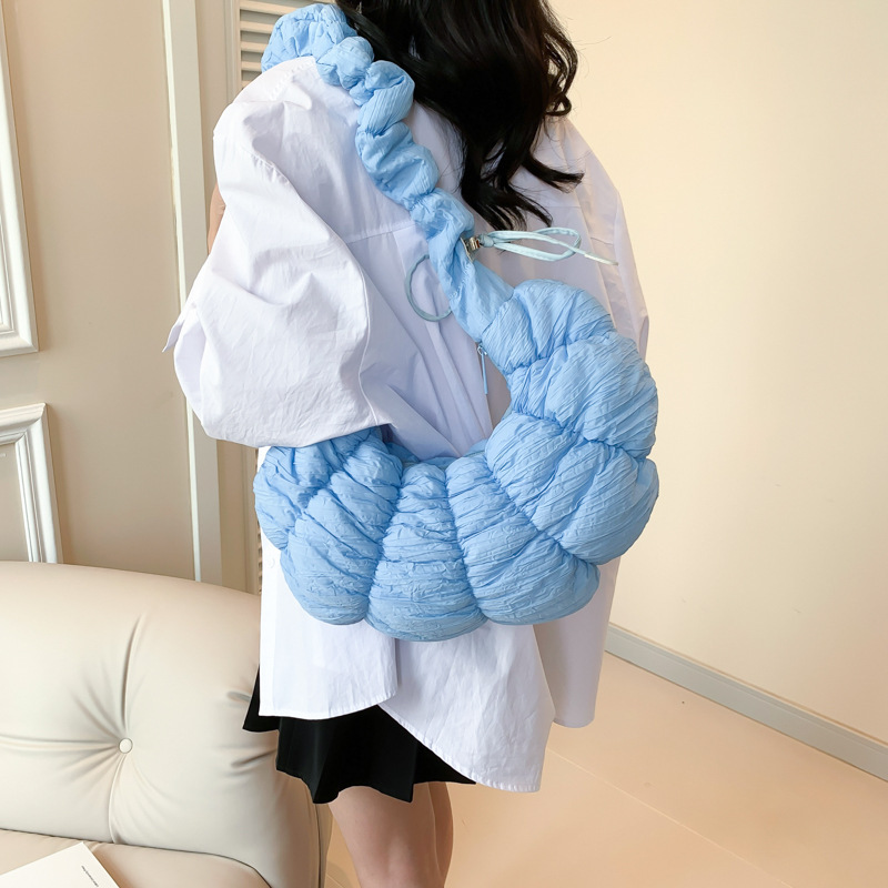 Korean version of croissant bag, large cloud bag, new crescent moon crossbody bag, women's lightweight casual pleated shoulder bag