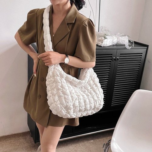 Korean new pleated cloud bag, versatile and fashionable one-shoulder portable dumpling bag, large-capacity down cotton armpit bag for women