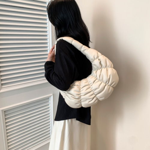 Large-capacity one-shoulder armpit bag pleated cloud bag fashionable croissant bag one-shoulder dumpling bag croissant cross-border wholesale