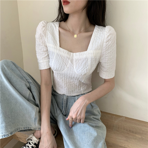 Real shot of age-reducing puff sleeve pleated square neck crop top