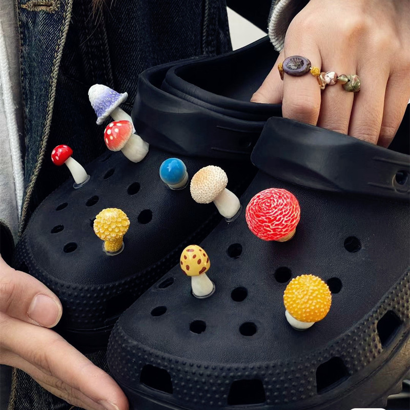Funny new cartoon diy hole shoe flower accessories three-dimensional jungle color mushroom decorative buckle hole shoe buckle
