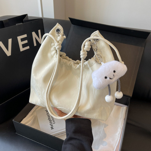 This year's popular large-capacity bags for women 2024 new pleated dumpling bags, versatile, foreign-style shoulder bags, cross-body bags