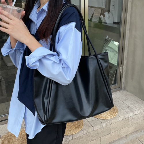 Foreign trade cross-border 2024 spring bag women's new portable large-capacity bag versatile shoulder casual armpit large bag