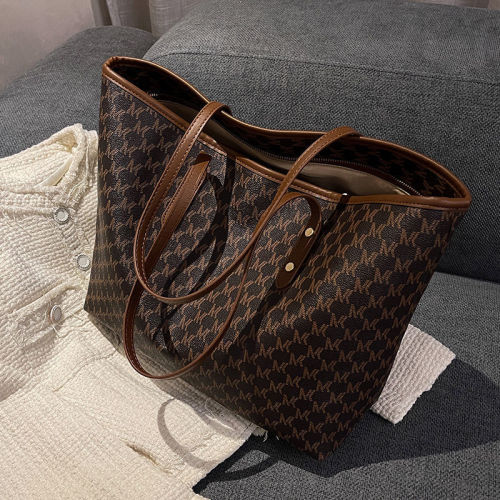 High-end large bag 2024 new trendy light luxury women's bag shoulder bag large capacity commuting versatile hand tote bag