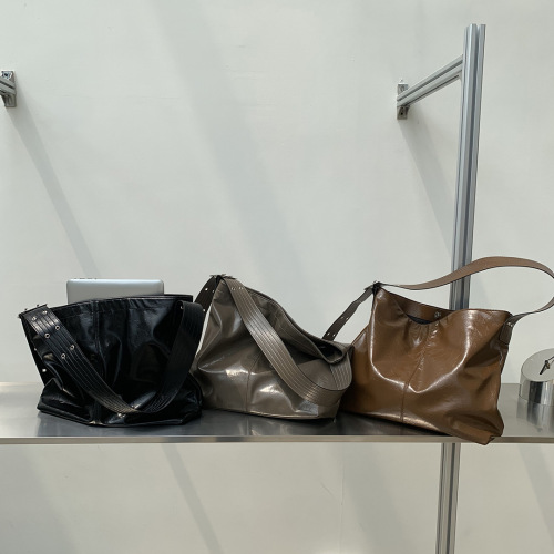 Qiao Geqiu's new large-capacity shoulder bag, stylish, wide shoulder strap, bucket bag, soft leather pu crossbody bag, trendy wholesale