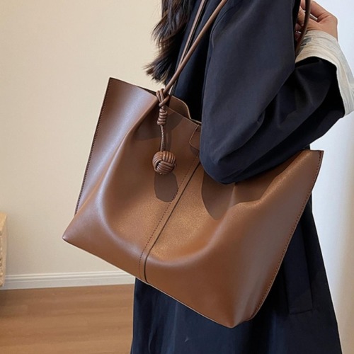 High-end retro large-capacity bag 2024 new women's bag casual, stylish, versatile shoulder bag, fashionable tote bag