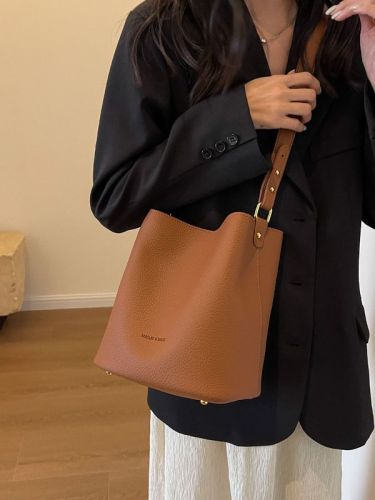 Large-capacity bags for women, all-match new bags in autumn, single shoulder crossbody bag, this year's popular bucket bag