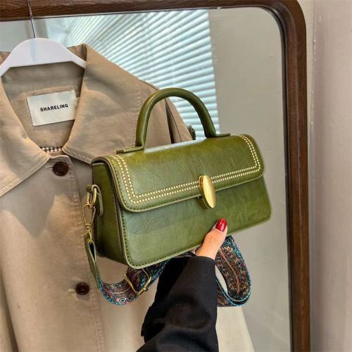 High-end texture retro small bag autumn and winter new crossbody bag women's popular versatile single shoulder handheld small square bag