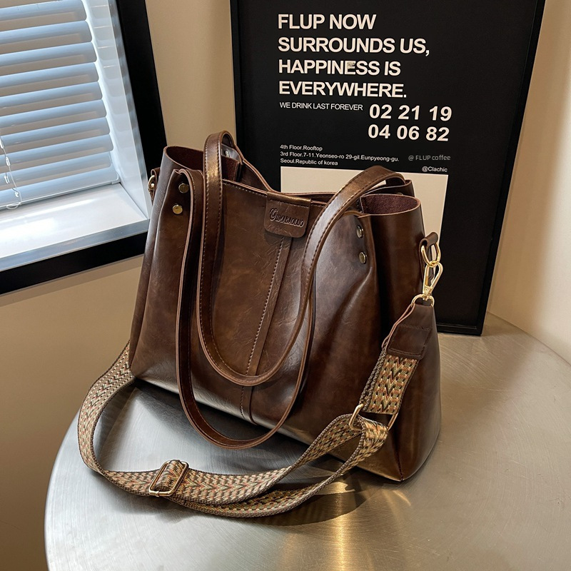European and American retro large-capacity commuter tote bag 2024 new handbag texture wide shoulder strap crossbody bag single shoulder bag