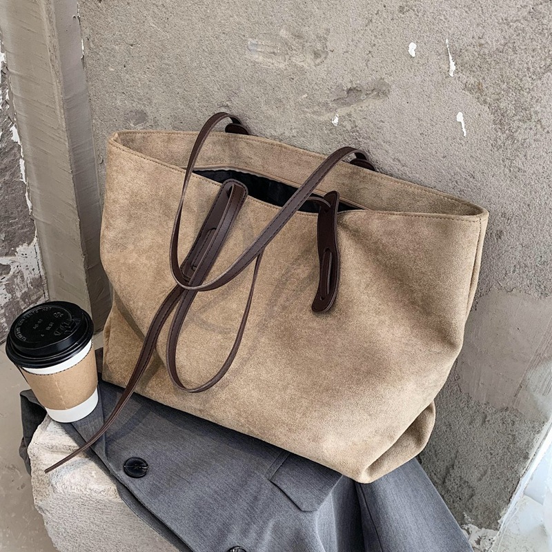 Large-capacity bag for women in autumn and winter new high-end retro tote bag frosted handbag commuter shoulder bag