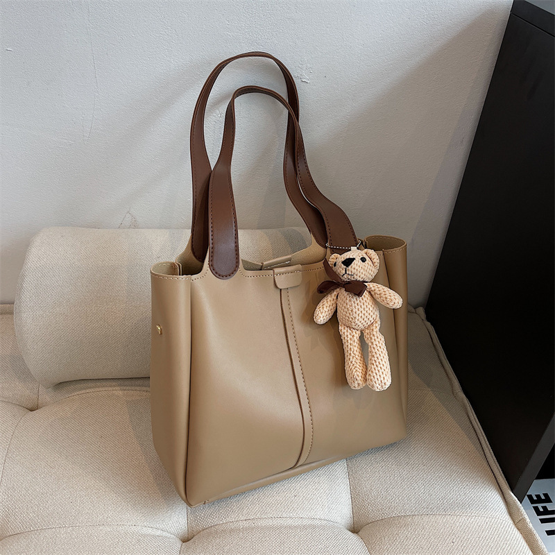 This year's popular new spring and summer large-capacity tote bag women's bag retro shoulder bag high-end fashion bag