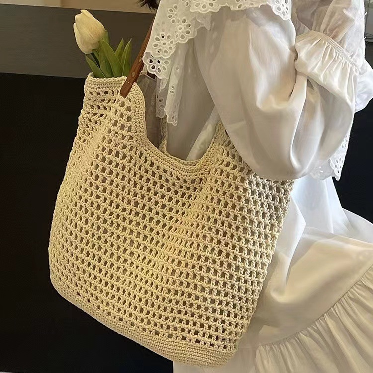 Women's handbag, flat woven straw bag, beach bag, hand-woven large-capacity cotton thread vegetable basket, travel and vacation